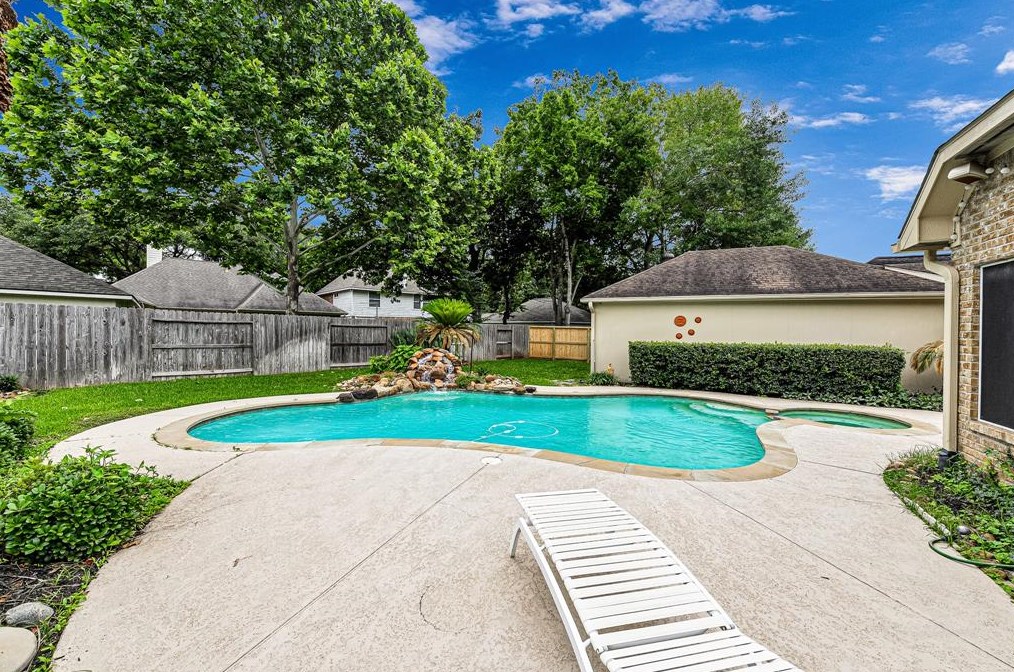 2510 Cooling Breeze Dr, Richmond TX 77406-6895 exterior