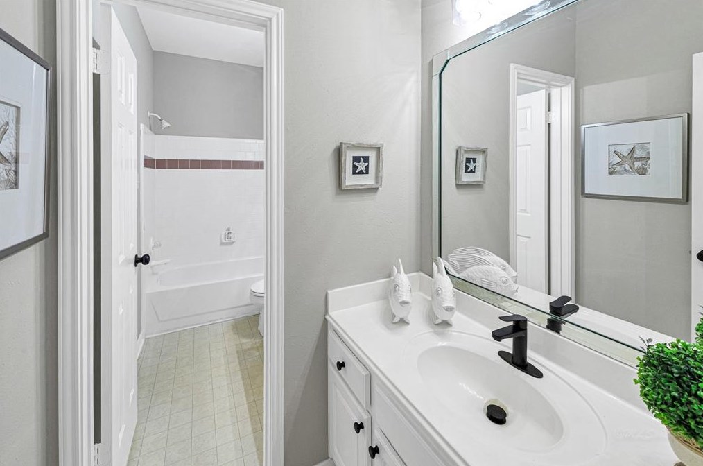 2510 Cooling Breeze Dr, Richmond TX 77406-6895 exterior