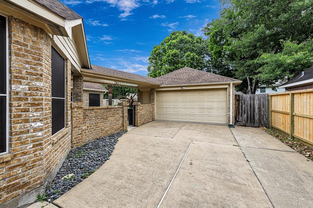 2510 Cooling Breeze Dr, Richmond TX 77406-6895 exterior