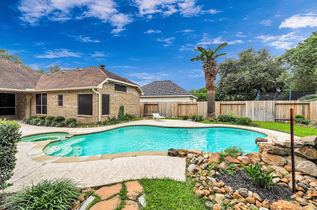 2510 Cooling Breeze Dr, Richmond TX 77406-6895 exterior