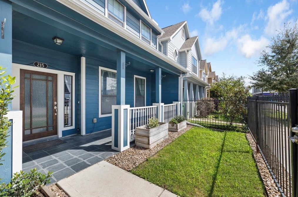 215 E 26th St, Houston, TX 77008