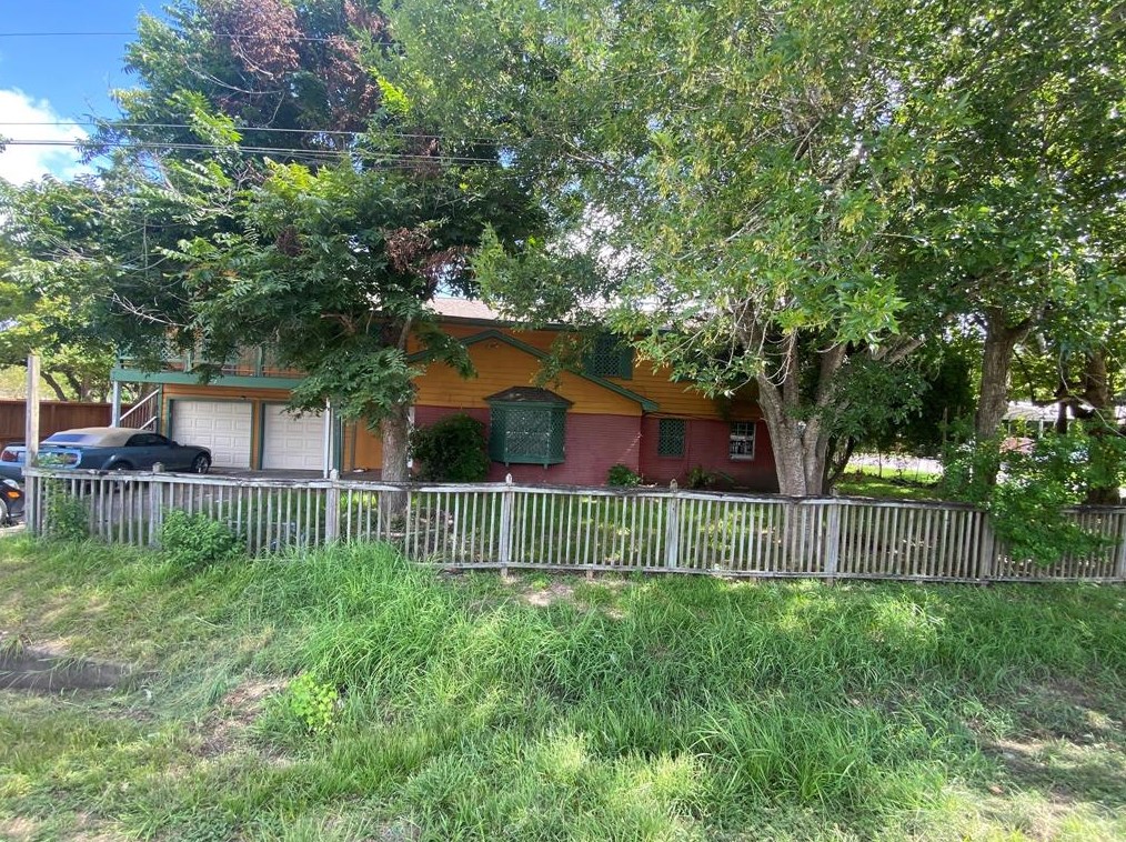 7102 N Hwy 6 #1, Hitchcock, TX 77563