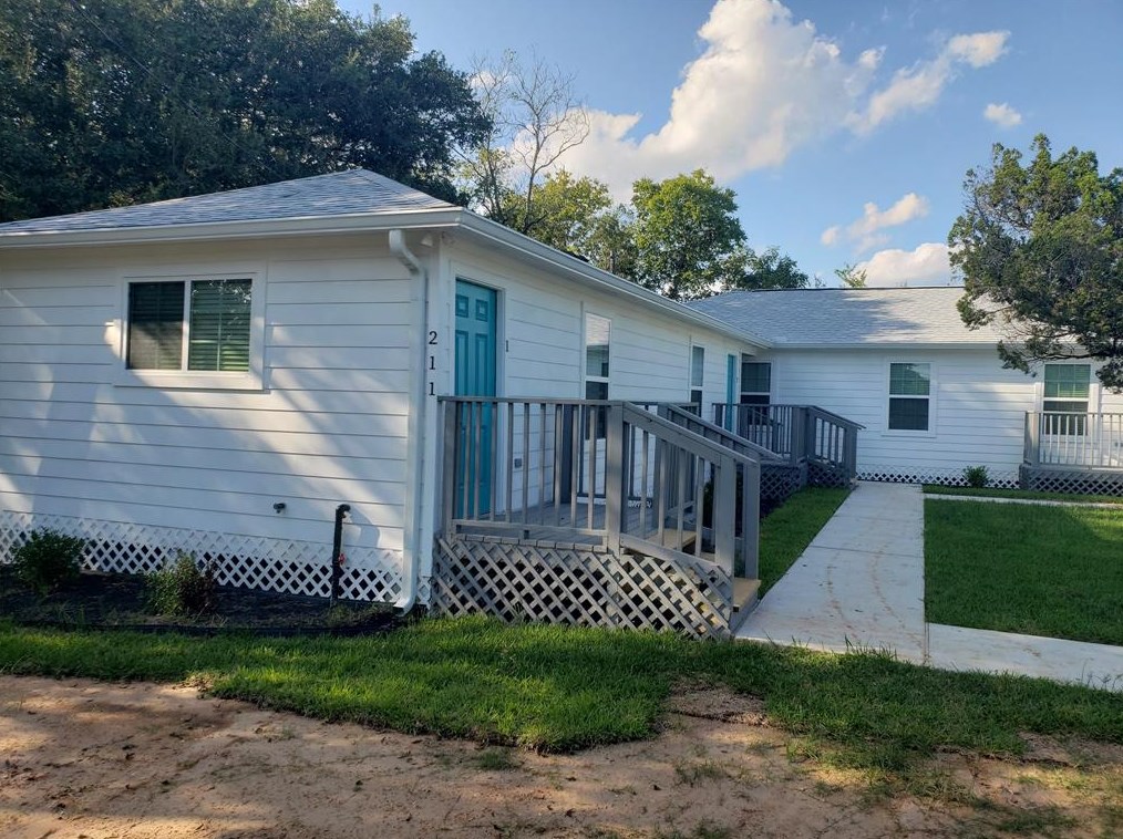 211 Lulac St #2, Alvin, TX 77511