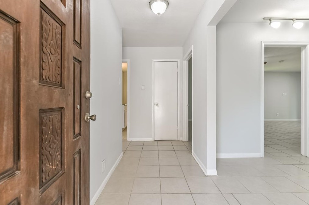 8310 Tarbell Rd, Houston, TX 77034-2940