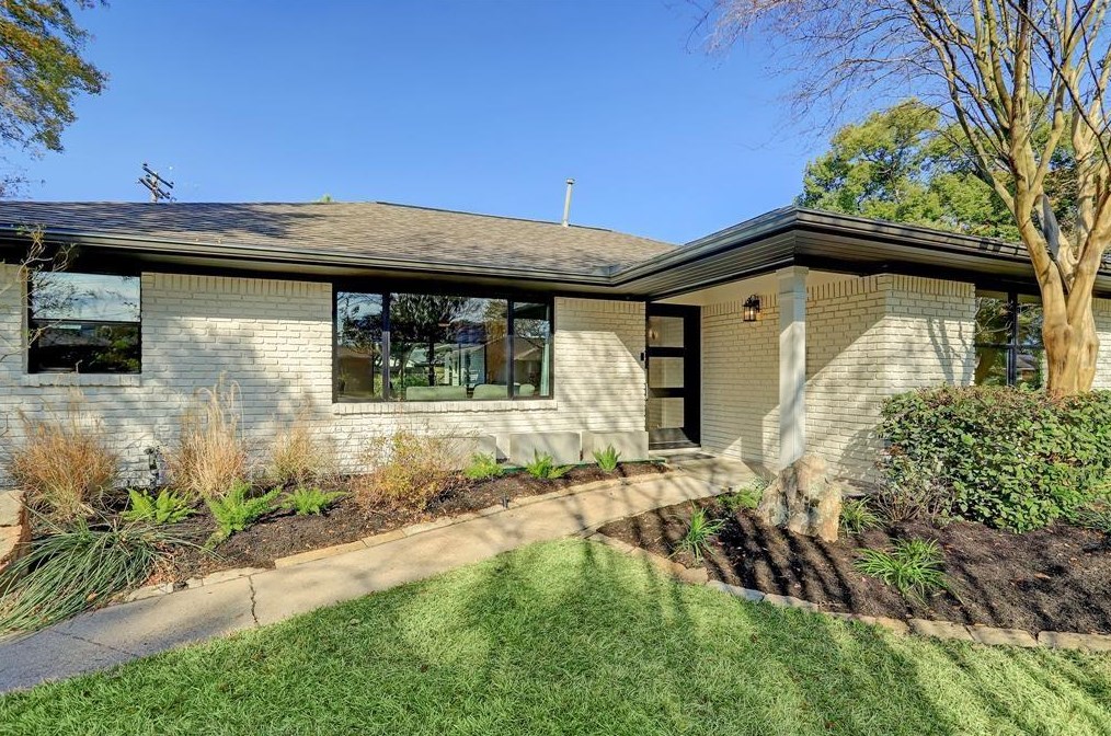 9810 Pine Lake Dr, Houston, TX 77055-6106
