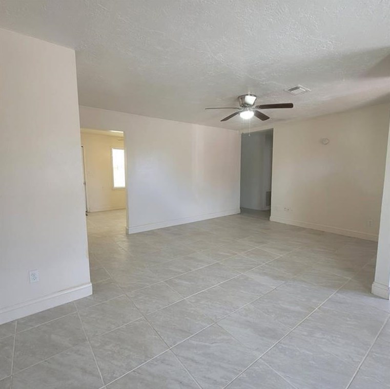 400 King Edwards Pl, Baytown, TX 77521