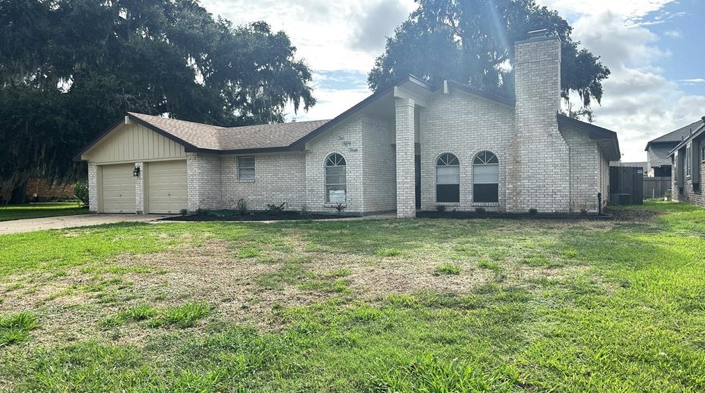 253 Edgewater Dr, West Columbia, TX 77486