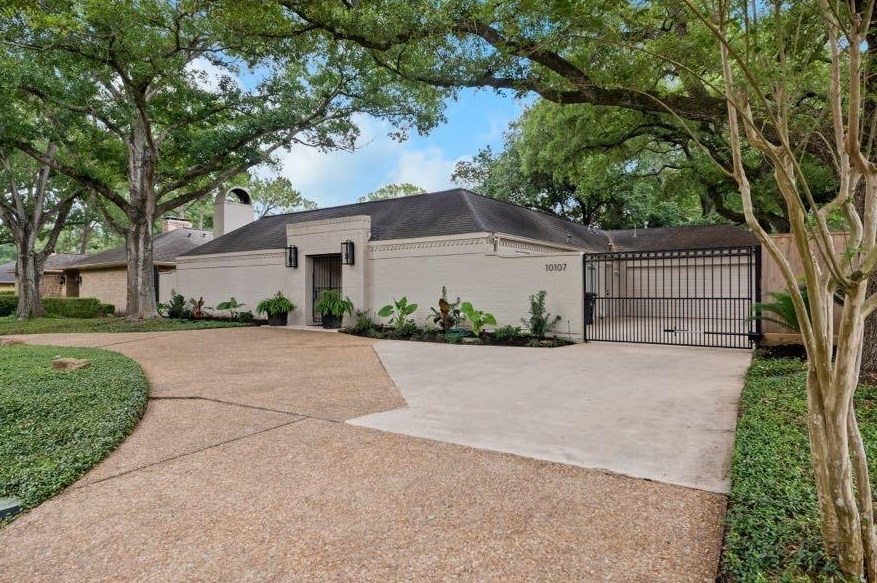 10107 Del Monte Dr, Houston TX  77042-2433 exterior