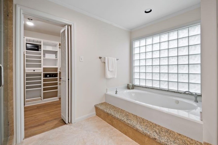 10107 Del Monte Dr, Houston TX  77057-3404 exterior