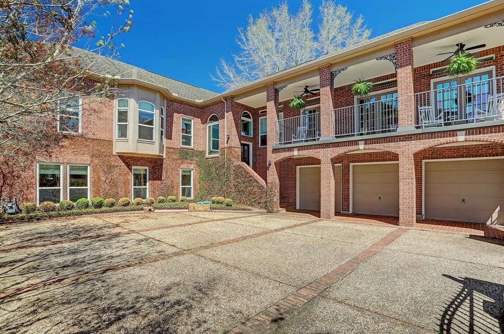 1735 Forestlake Dr, Sugar Land, TX 77479-6301