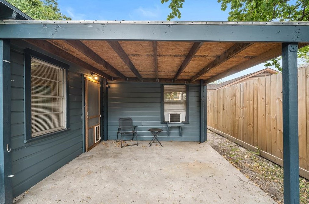 4816 Moore St #1/2, Houston, TX 77009