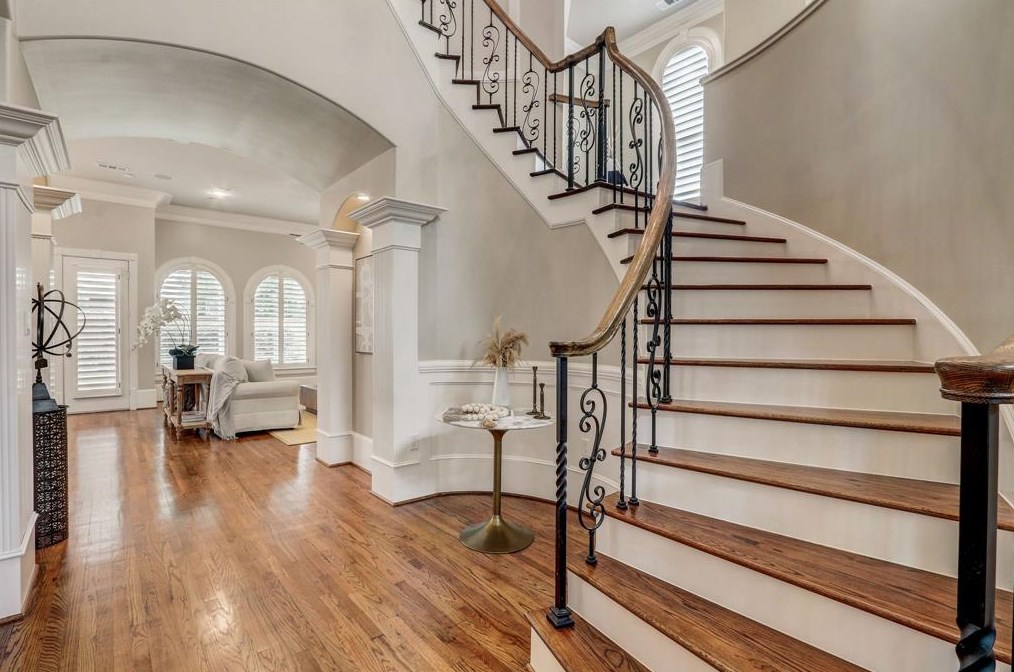 1518 Ebony Ln, Houston, TX 77018-5817