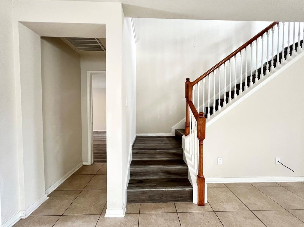 15242 Lynford Crest Dr, Houston TX  77083-8012 exterior