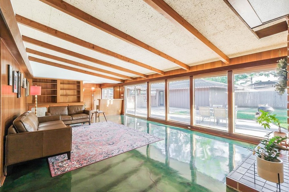 2103 De Milo Dr, Houston TX  77092-4149 exterior