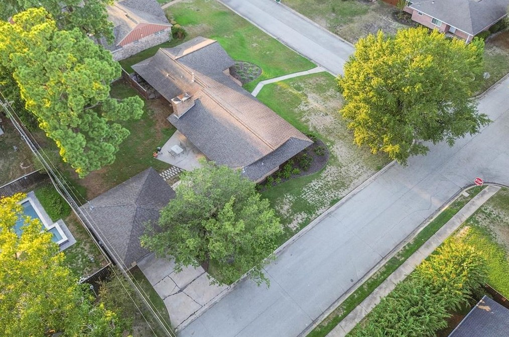 2103 De Milo Dr, Houston TX  77092-4149 exterior