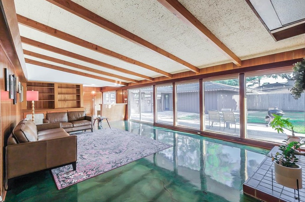 2103 De Milo Dr, Houston TX  77092-4149 exterior