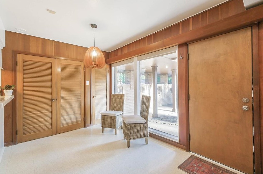 2103 De Milo Dr, Houston TX  77092-4149 exterior