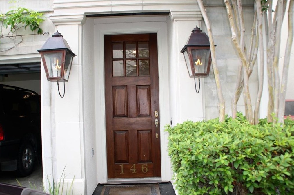 146 Oak Place Dr, Houston, TX 77006