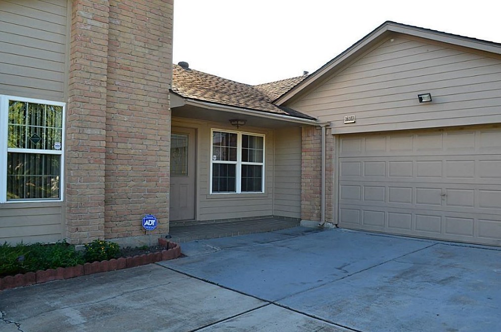 16103 Cerca Blanca Dr, Houston, TX 77083-4940