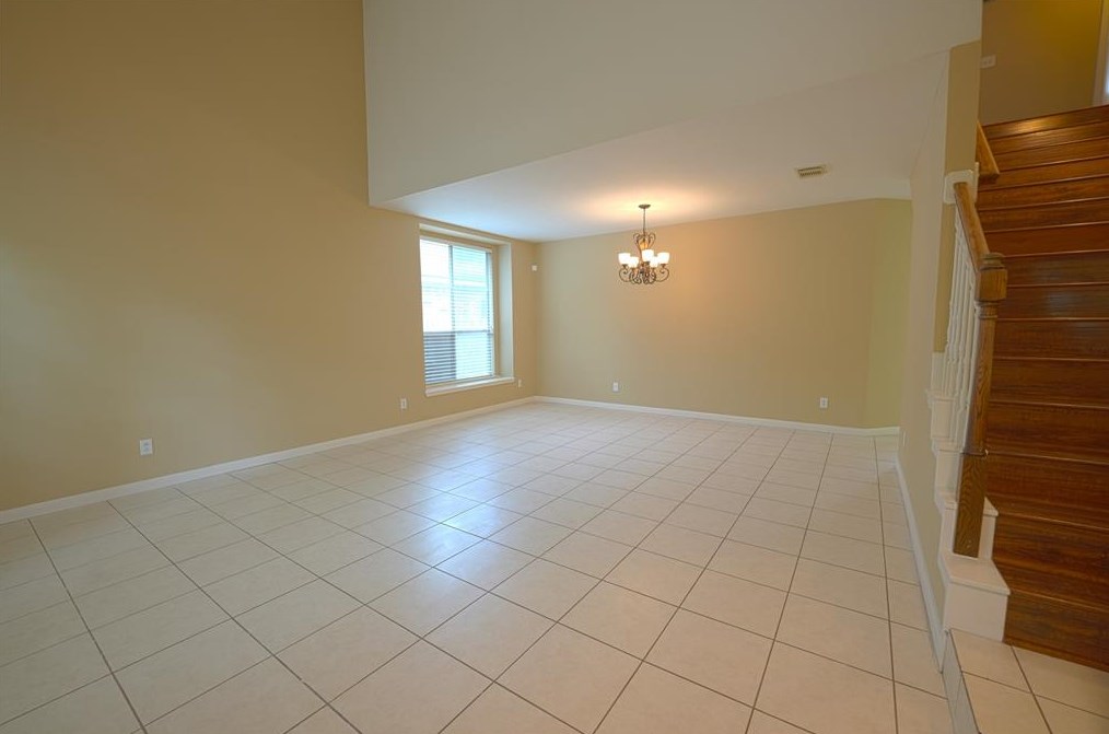 4818 Silverlake Dr, Sugar Land, TX 77479