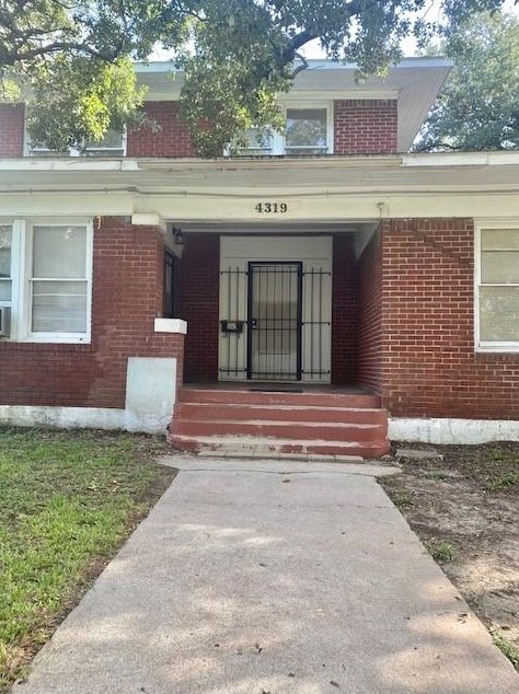 704 Eastwood St, Houston, TX 77023-1178