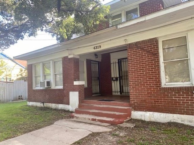 704 Eastwood St, Houston TX  77023-1178 exterior