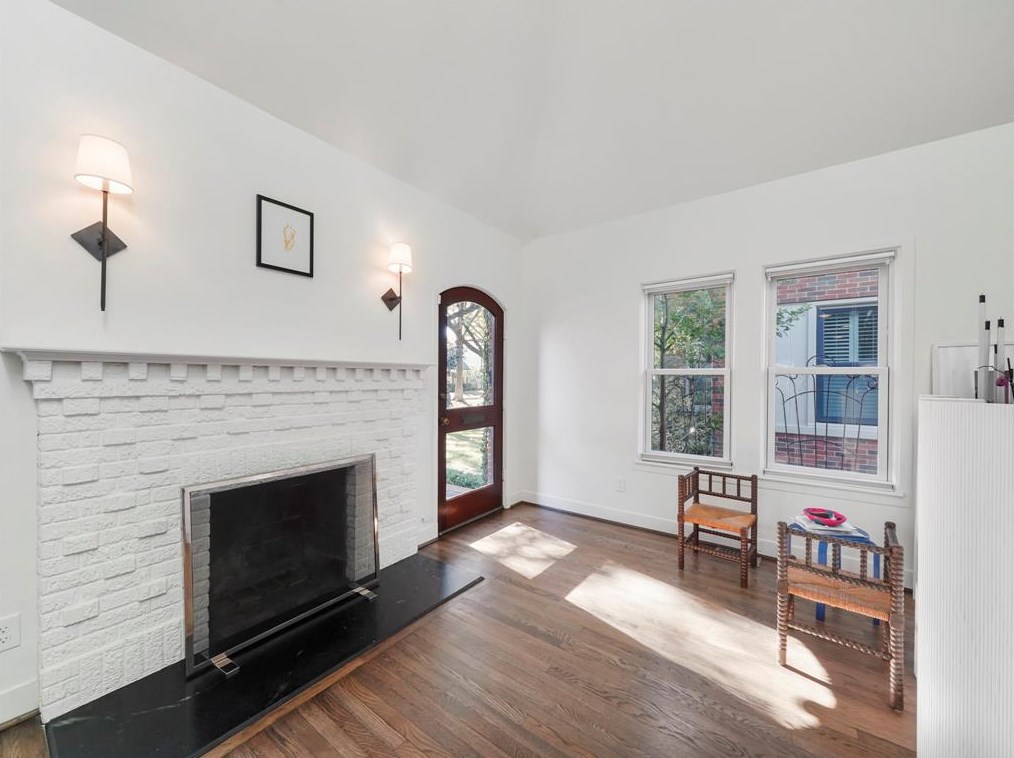 2240 Wroxton Rd, Houston, TX 77005