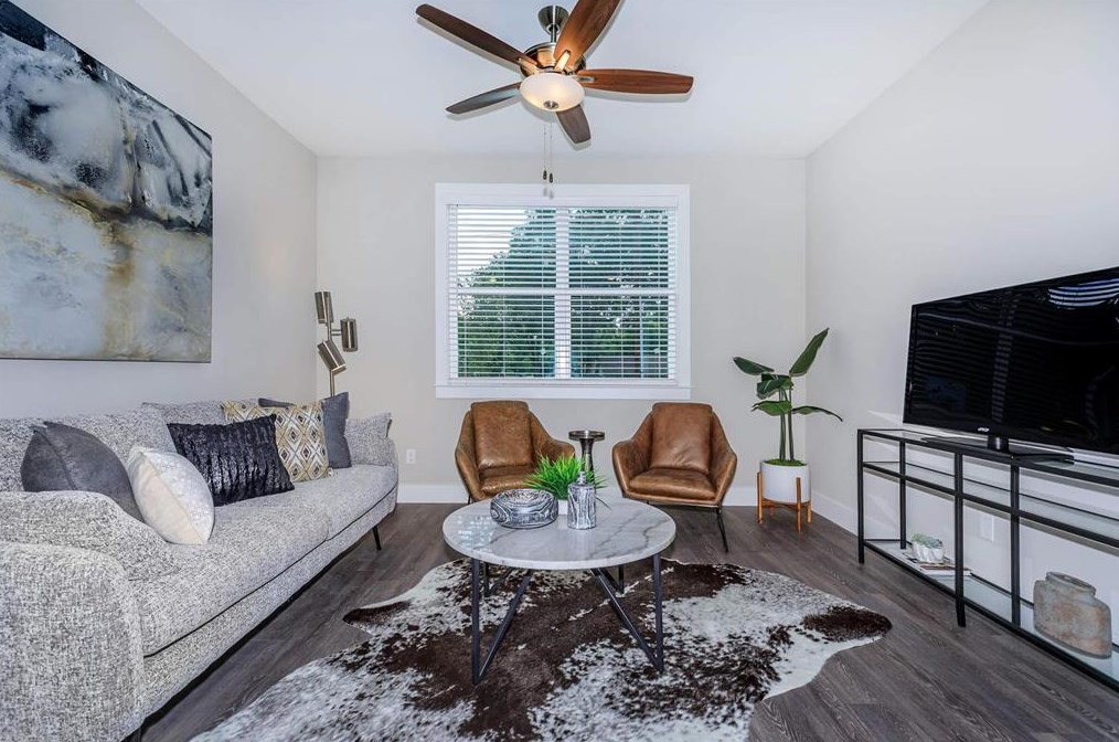 1720 N Crestdale Dr #3103, Houston, TX 77080