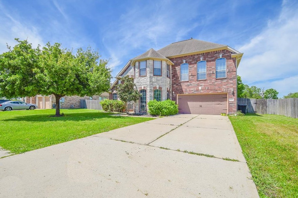 2151 Colonial St, Alvin, TX 77511