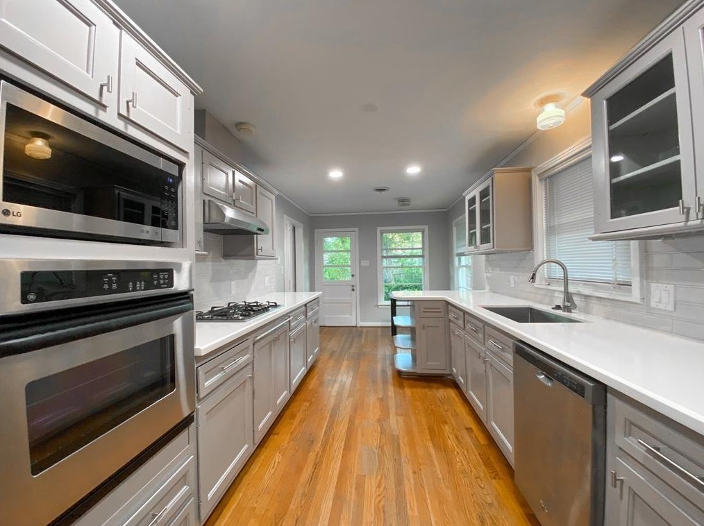 2405 Dorrington St, Houston TX  77030-1926 exterior