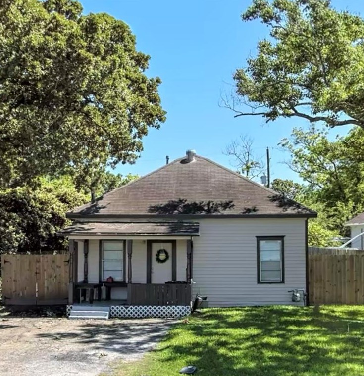 1017 S Kansas St, Morgans Point, TX 77571