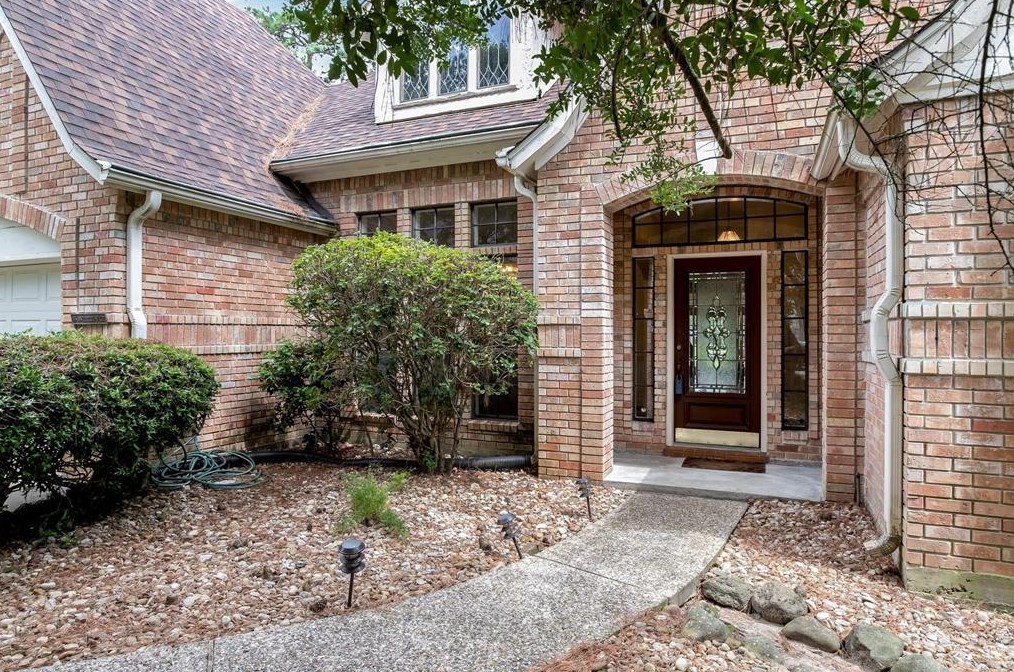 33 Sweetleaf Ct, Spring TX  77381-2972 exterior