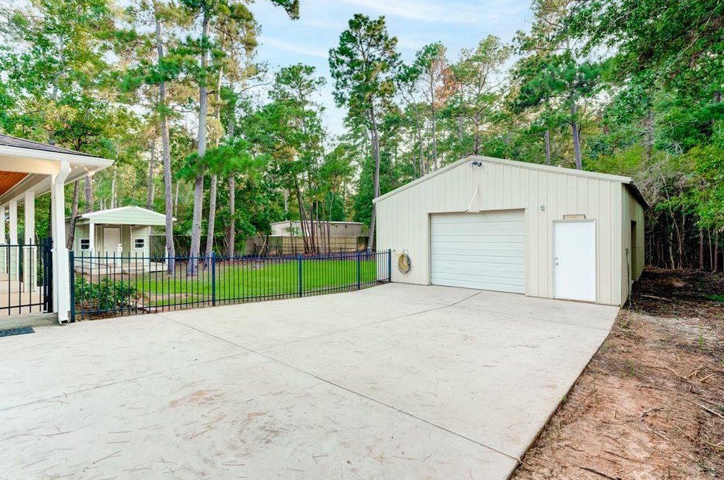 40607 Rolling Forest Dr, Magnolia, TX 77354