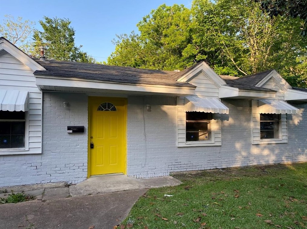 5611 Elm Tree Dr, Houston, TX 77048