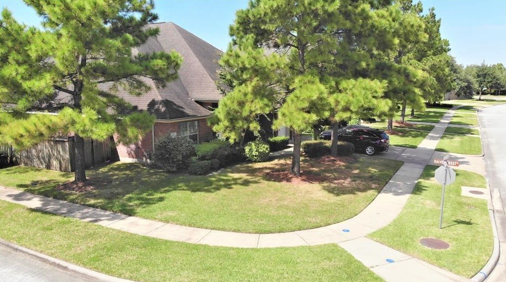 2422 Devonshire Dr, Pearland, TX 77584