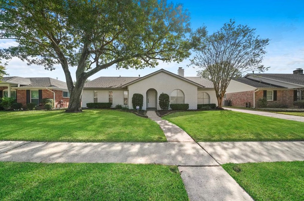 7707 Braesview Ln, Houston, TX 77071-1410