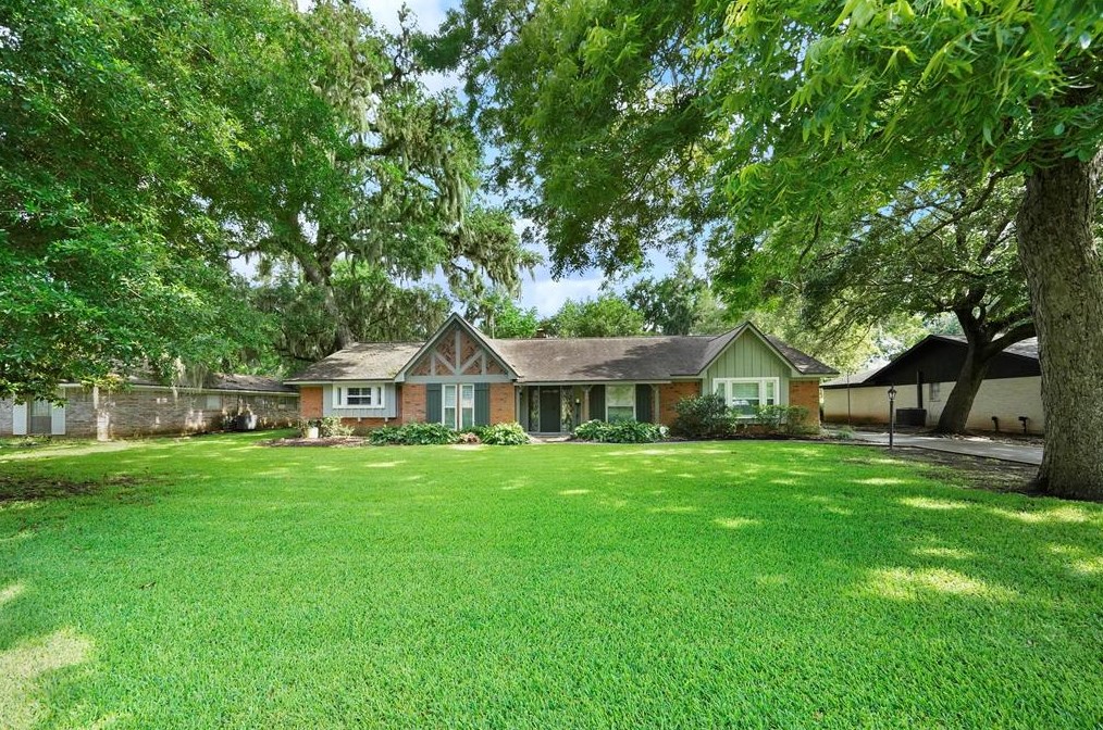 110 Redbud St, Richwood, TX 77566-4616