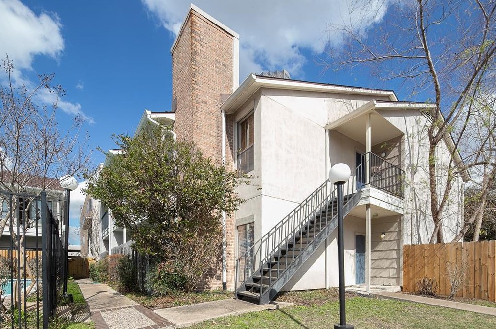 1818 Augusta Dr Apt 27, Houston, TX 77057