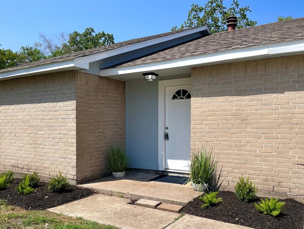 10718 Parkland Woods Dr, Sugar Land TX  77498-1733 exterior