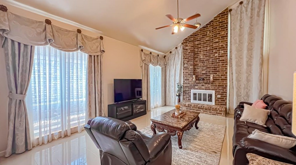 4243 Sun Mdw Dr, Houston TX  77072-1453 exterior
