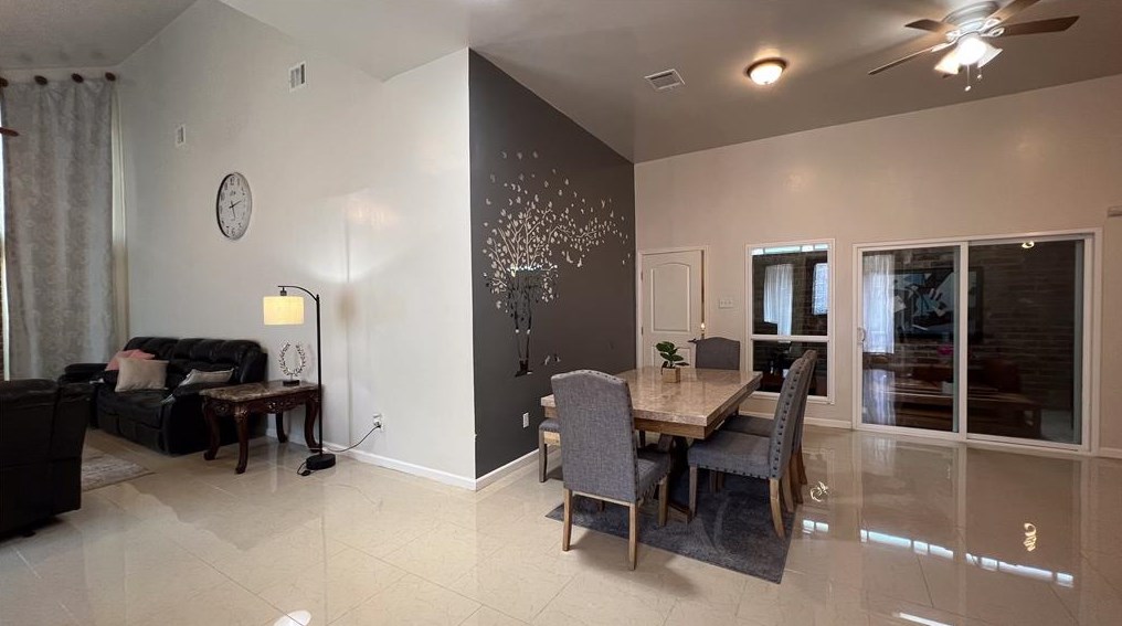 4243 Sun Mdw Dr, Houston TX  77072-1453 exterior