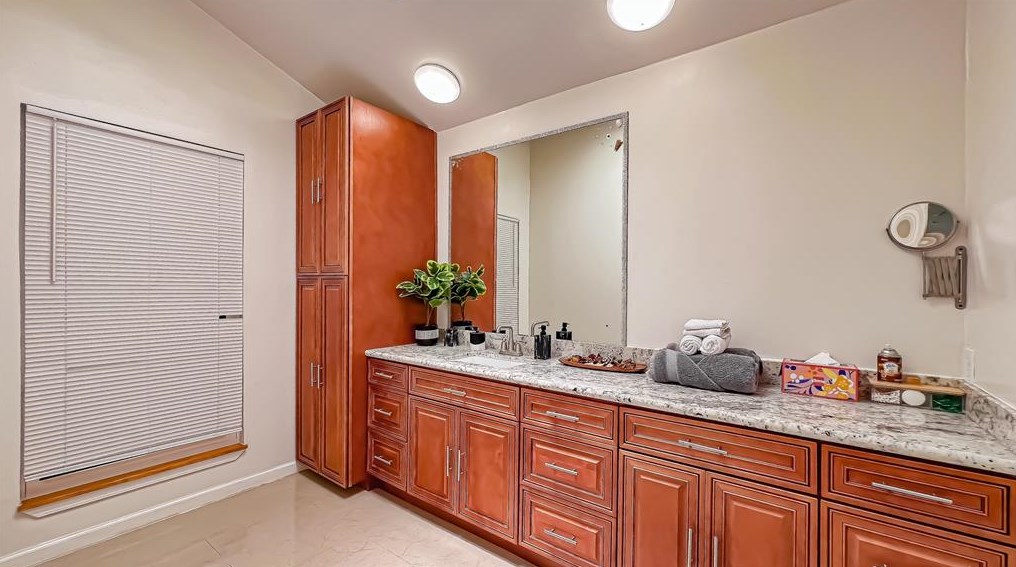 4243 Sun Mdw Dr, Houston TX  77072-1453 exterior