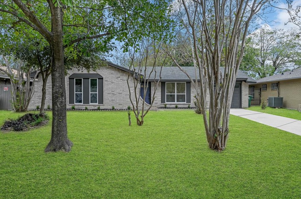 6411 French Chateau Dr, Houston, TX 77088-6405