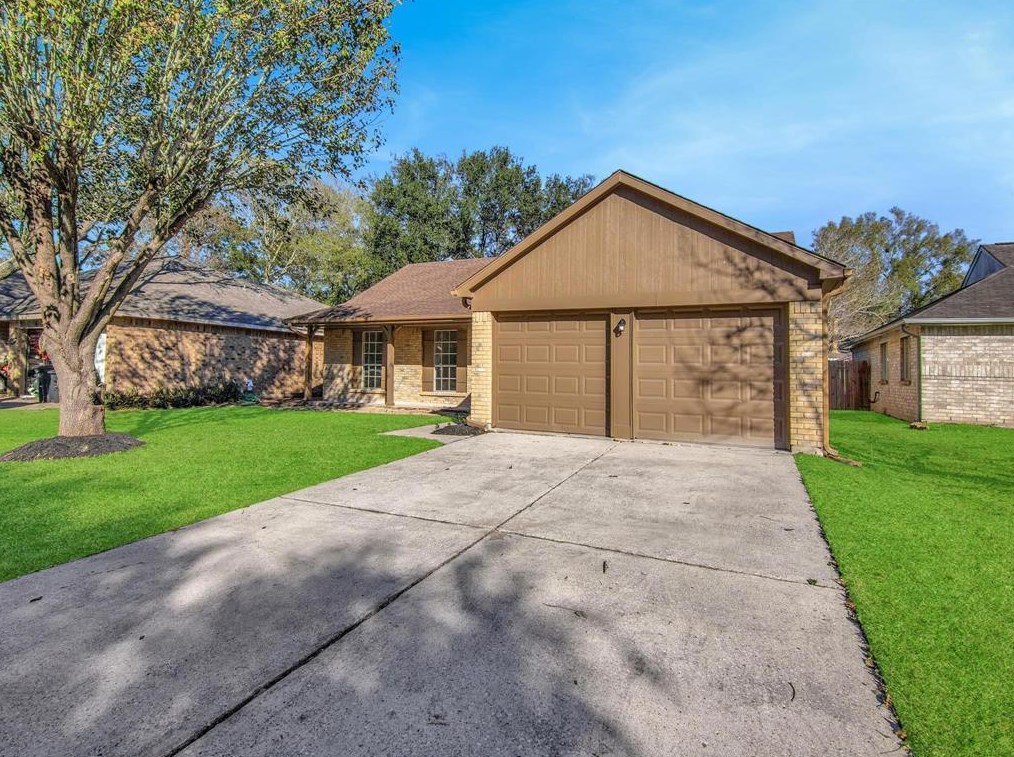 306 Foxtail Ct, League City, TX 77573