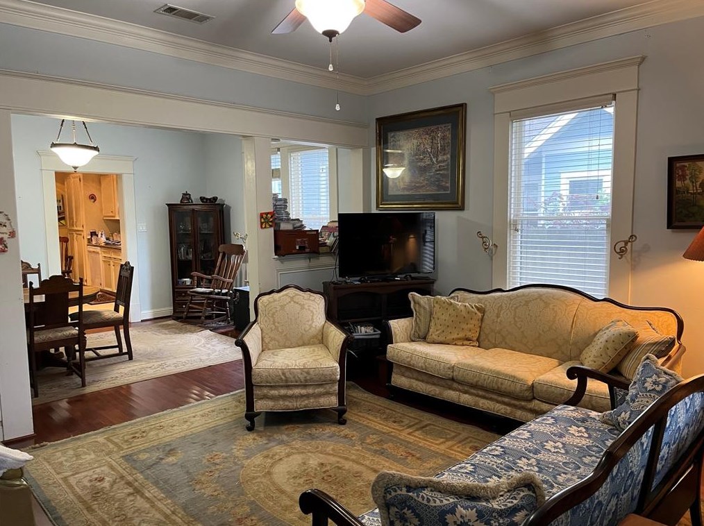 1129 Cortlandt St, Houston, TX 77008