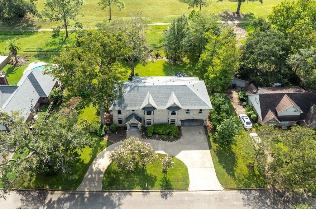 2210 Riverside Dr, West Columbia, TX 77486