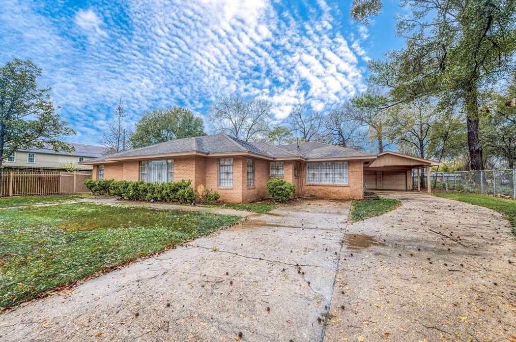 8815 Shady Dr, Houston, TX 77016
