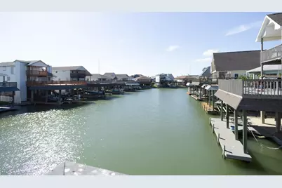 301 Commander Drive, Tiki Island, TX 77554 - Photo 22