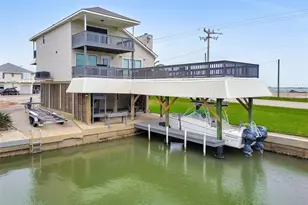 301 Commander Dr, Tiki Island, TX 77554 - Photo 1