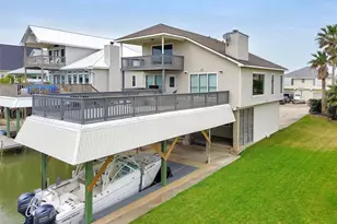 301 Commander Dr, Tiki Island, TX 77554 - Photo 30